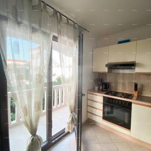 Prodaja prekrasne vile sa 6 apartmana na jednoj od najboljih lokacija u Supetaru, otok Brač!