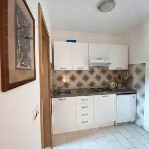 Prodaja prekrasne vile sa 6 apartmana na jednoj od najboljih lokacija u Supetaru, otok Brač!