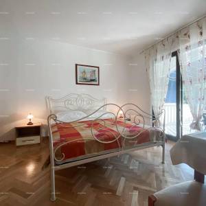 Prodaja prekrasne vile sa 6 apartmana na jednoj od najboljih lokacija u Supetaru, otok Brač!