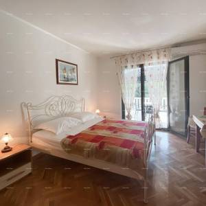 Prodaja prekrasne vile sa 6 apartmana na jednoj od najboljih lokacija u Supetaru, otok Brač!