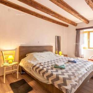 Prodaja - Prelijepa, renovirana istarska kuća u centru, Marčana!