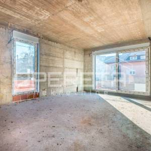 Četverosoban stan s natkrivenim balkonom - novogradnja u Sesvetama