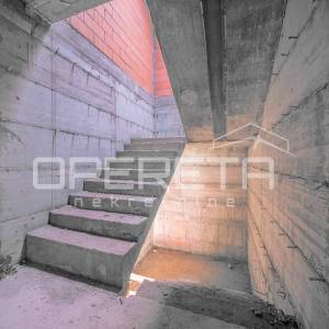 Četverosoban stan s natkrivenim balkonom - novogradnja u Sesvetama