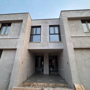 Prodaja - stan u novogradnji s vrtom i  parkirnim mjestom, Rovinjsko selo!