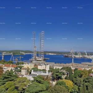Prodaja stana s pogledom na more i grad, Pula, Veruda!
