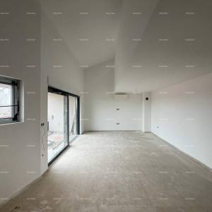 Prodaja stanova u izgradnji, Valbandon! Doetažni stan. Blizina plaža.