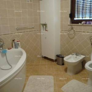 Prodaja velike i lijepe kuće u centru Umaga