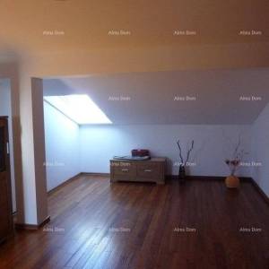 Prodaja velike i lijepe kuće u centru Umaga