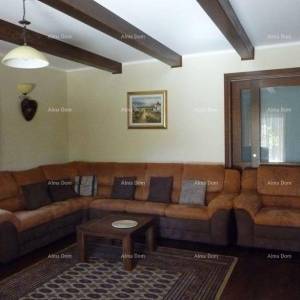 Prodaja velike i lijepe kuće u centru Umaga