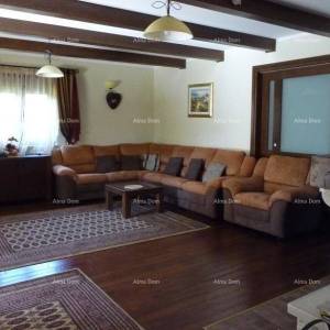 Prodaja velike i lijepe kuće u centru Umaga