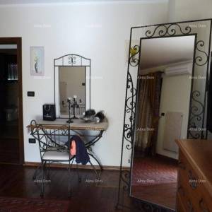 Prodaja velike i lijepe kuće u centru Umaga