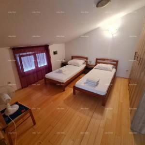 Prodaja velikog, lijepo uređenog, namještenog stana sa pogledom na more, Ližnjan!