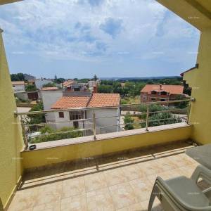 Prodaja velikog, lijepo uređenog, namještenog stana sa pogledom na more, Ližnjan!