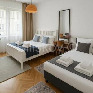 Prodaja,Centar,uređen četverosoban stan, odlična investicija