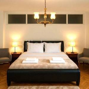 Prodaja,Centar,uređen četverosoban stan, odlična investicija