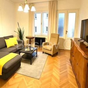 Prodaja,Centar,uređen četverosoban stan, odlična investicija