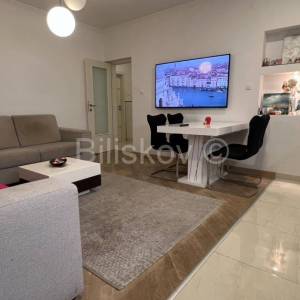 Prodaja,Lapad,komforan trosoban stan na trećem katu zgrade