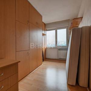 Prodaja,Trešnjevka, četverosoban obiteljski stan sa dva balkona