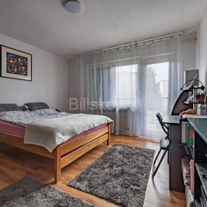 Prodaja,Trešnjevka, četverosoban obiteljski stan sa dva balkona