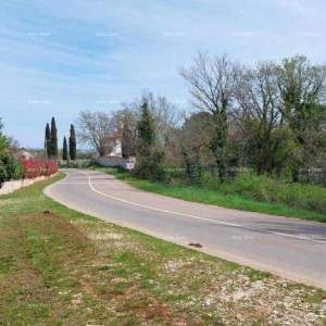 Prodaje se građevinski teren  u Krnici ravan lijepi teren , građevinsko 1097 M2.