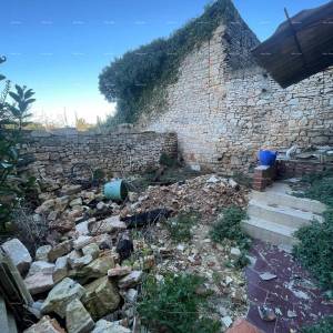 Prodaje se kamena kuća za renovaciju u srcu Vodnjana