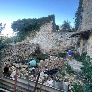 Prodaje se kamena kuća za renovaciju u srcu Vodnjana