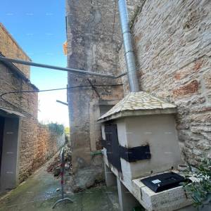 Prodaje se kamena kuća za renovaciju u srcu Vodnjana