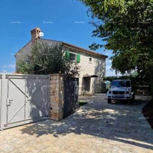 Prodaje se kamena vila sa bazenom u Vižinadi