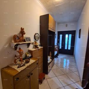 Prodaje se kuća sa velikim dvorištem, Jadreški