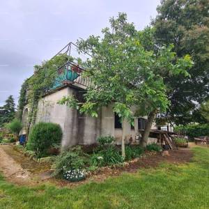 Prodaje se kuća sa velikim dvorištem, Jadreški