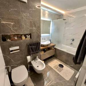 Prodaje se luksuzan prostrani stan u centru Rovinja