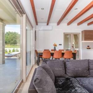 Prodaje se luksuzna vila u Labinu sa bazenom!