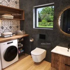 Prodaje se moderna vila s bazenom,  Marčana