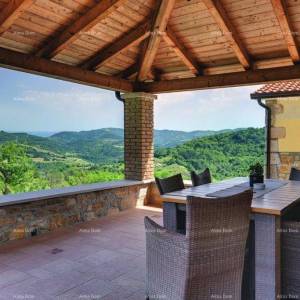 Prodaje se prekrasna vila sa bazenom u blizini Pazina