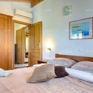 Prodaje se prekrasna vila sa bazenom u blizini Pazina