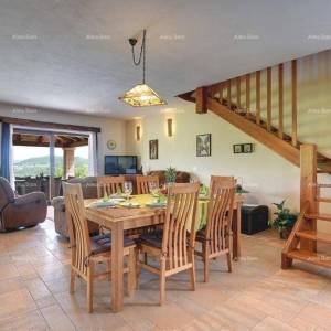 Prodaje se prekrasna vila sa bazenom u blizini Pazina