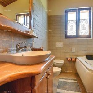 Prodaje se prekrasna vila sa bazenom u blizini Pazina