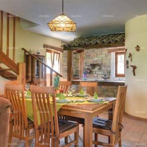 Prodaje se prekrasna vila sa bazenom u blizini Pazina