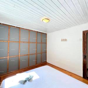 Prodaje se stan u centru Pule sa pogledom na katedralu i more.