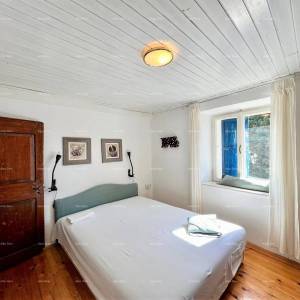 Prodaje se stan u centru Pule sa pogledom na katedralu i more.