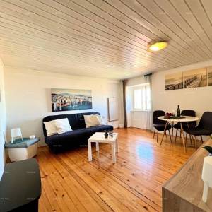 Prodaje se stan u centru Pule sa pogledom na katedralu i more.