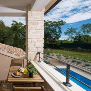 Prodaje se vila sa bazenom, okolica Labina