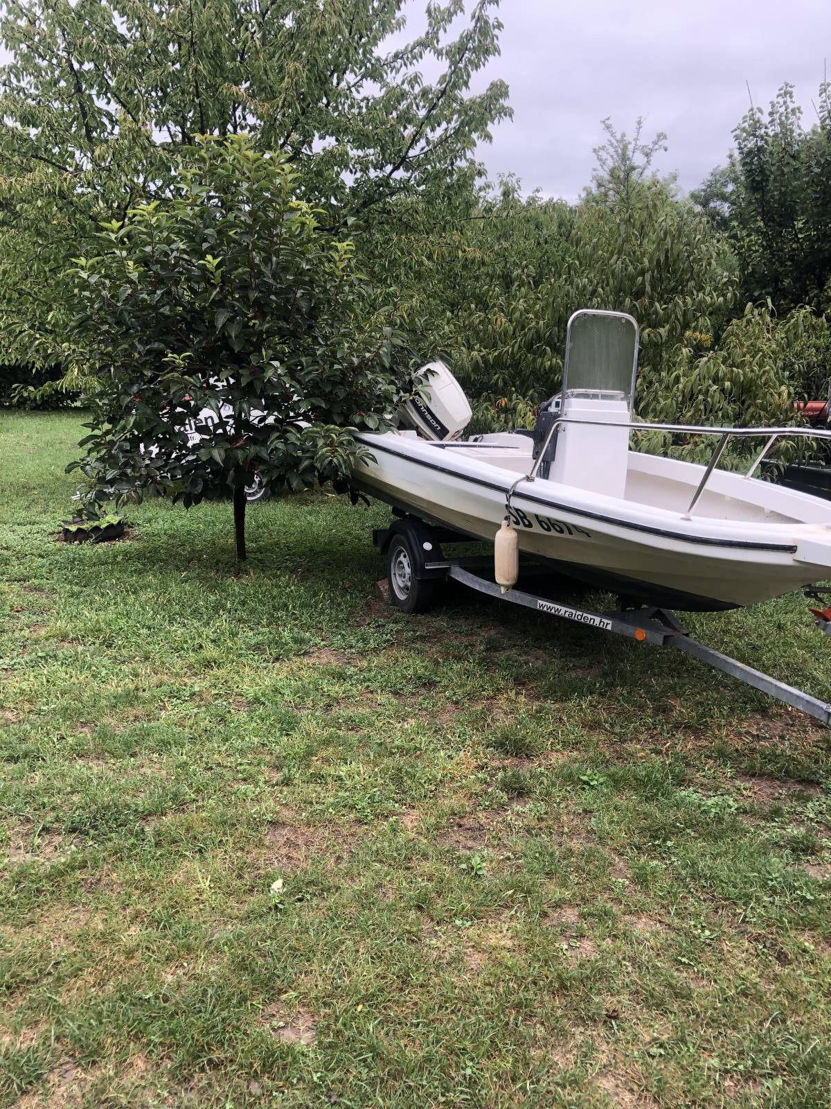 Prodajem gliser sa  prikolicom