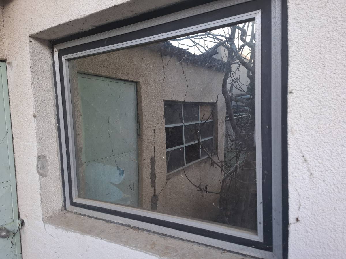 prodajem metalni prozor ispravan