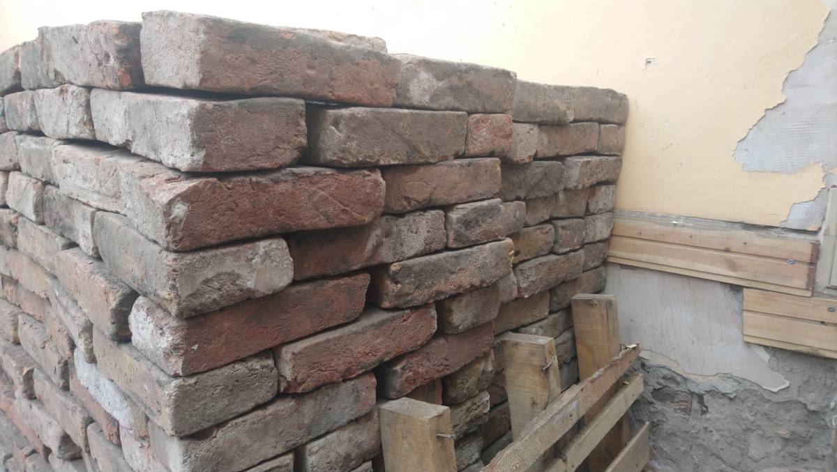 PRODAJEM STARU CIGLU MALOG FORMATA