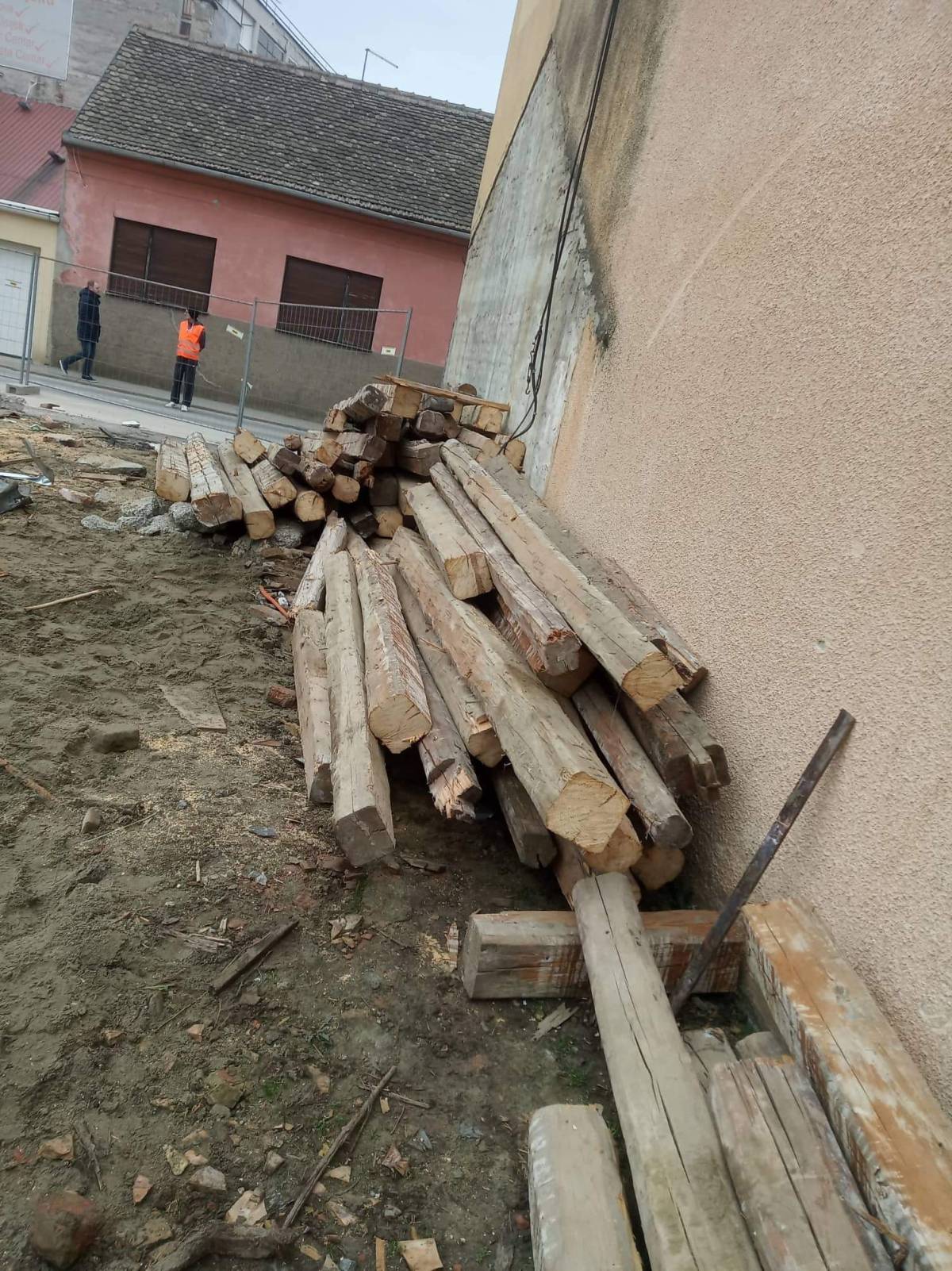 PRODAJEM STARU JELOVU GRADU