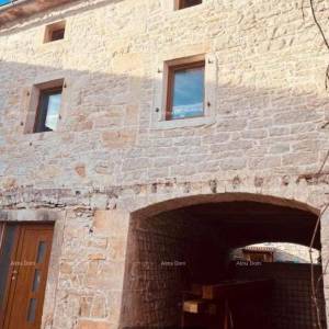 Prodajemo kamenu kuću u blizini Poreča, Sveti Lovreč.