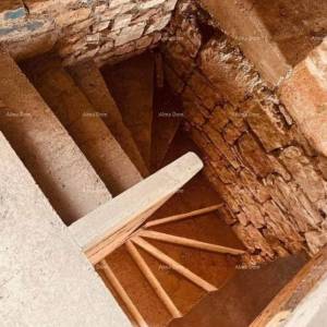 Prodajemo kamenu kuću u blizini Poreča, Sveti Lovreč.