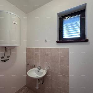 Prodajemo kuću sa pet apartmana na odličnoj lokaciji!