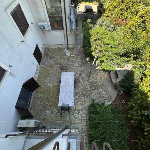 Prodajemo kuću sa pet apartmana na odličnoj lokaciji!